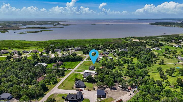 Property Photo:  1102 Spring Branch Drive  TX 77523 