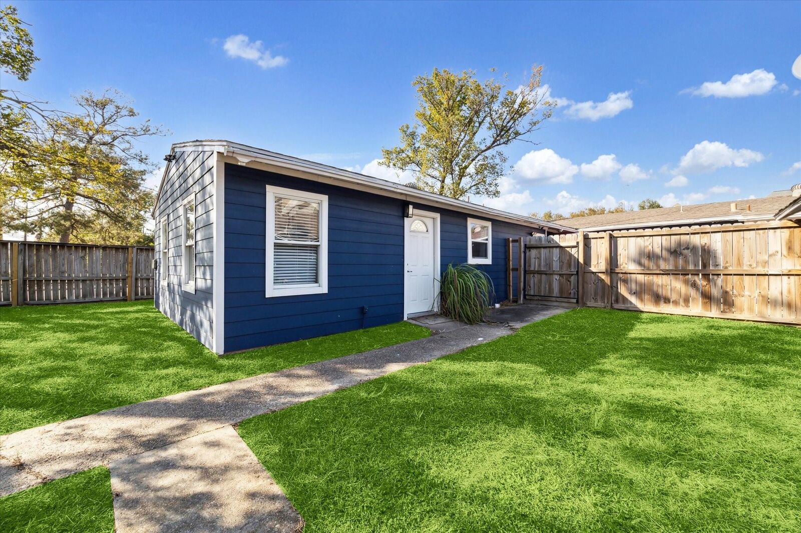 Property Photo: 1147 Du Barry Lane B TX 77018
