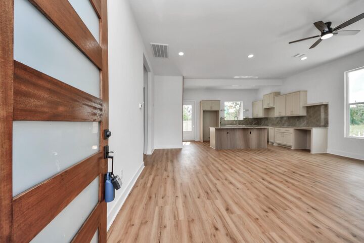Property Photo:  1912 Semmes Street  TX 77026 