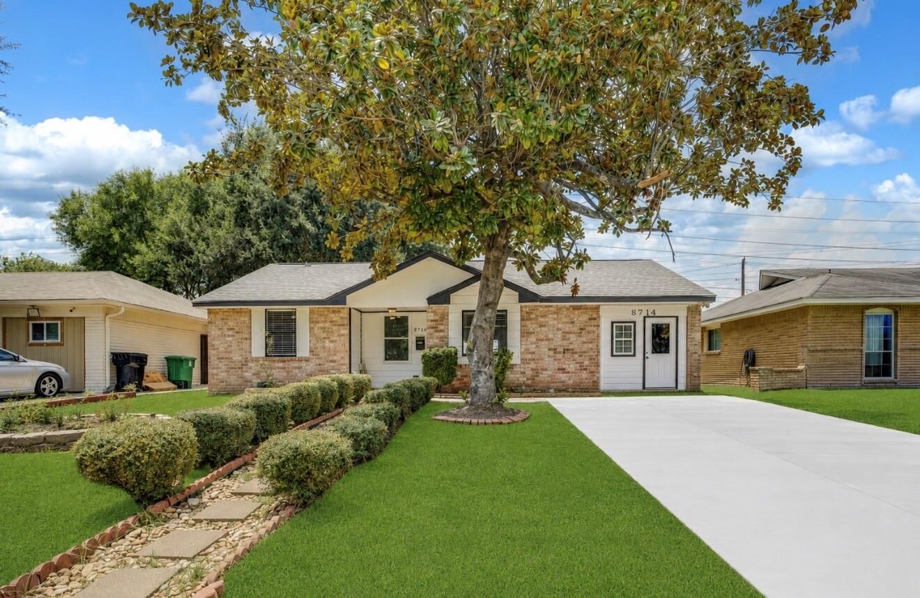 Property Photo: 8714 Amblewood Drive TX 77099