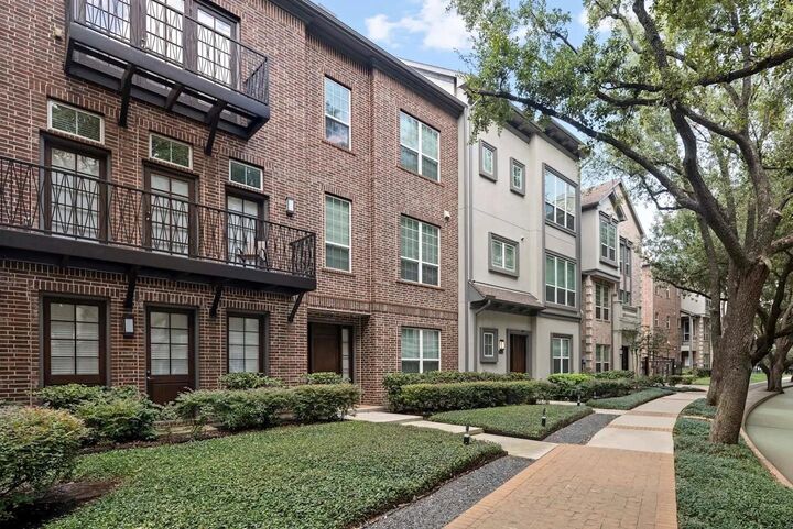 Property Photo: 3939 W Alabama Street 2-334 TX 77027