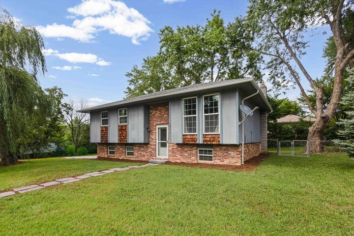 Property Photo:  5117 Woodway Drive  MO 65109 