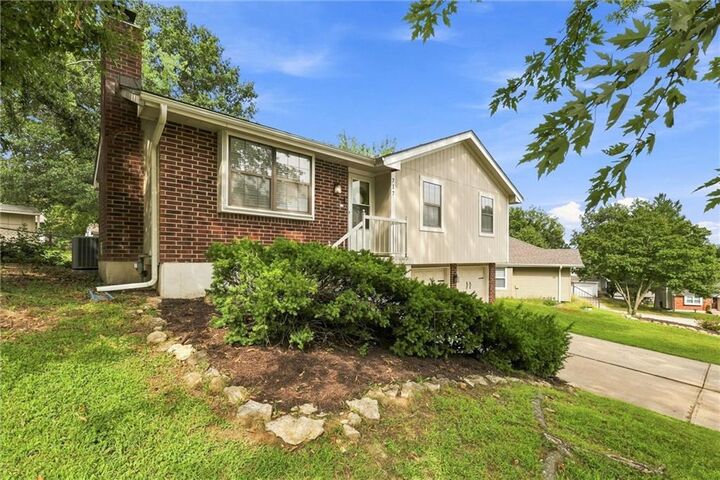 Property Photo:  717 SE Parkwood Court  MO 64014 