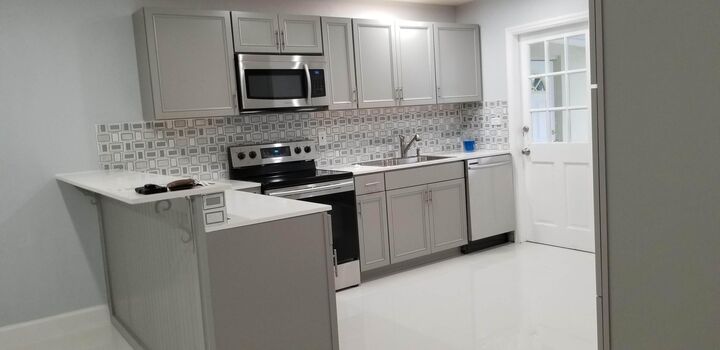 Property Photo: 980 Oleander Road FL 33037