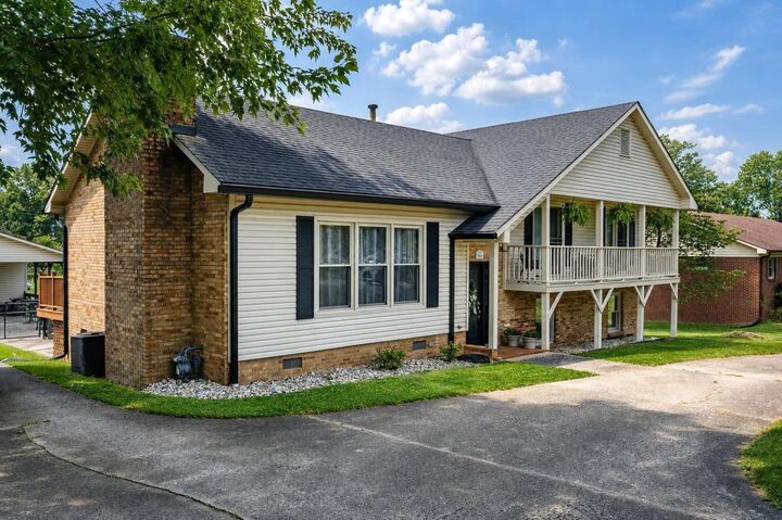 Property Photo: 1032 Crestwood Heights KY 40361