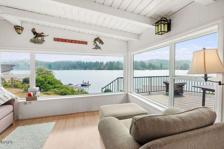 Property Photo:  3870 NE Johns Court  OR 97364 