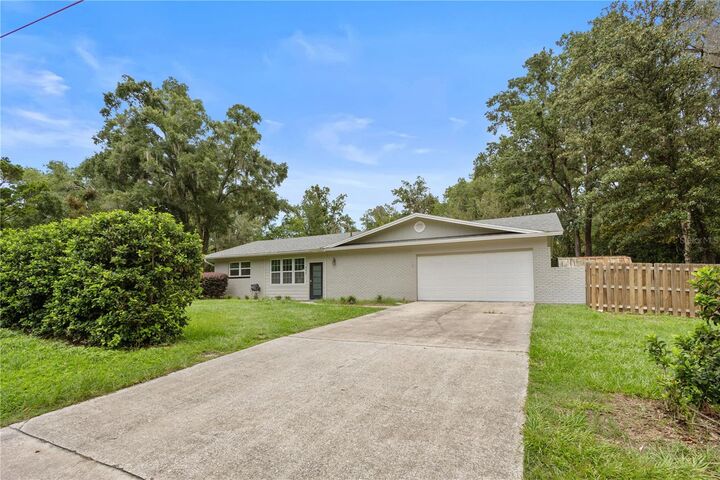Property Photo:  805 NW 40th Terrace  FL 32605 