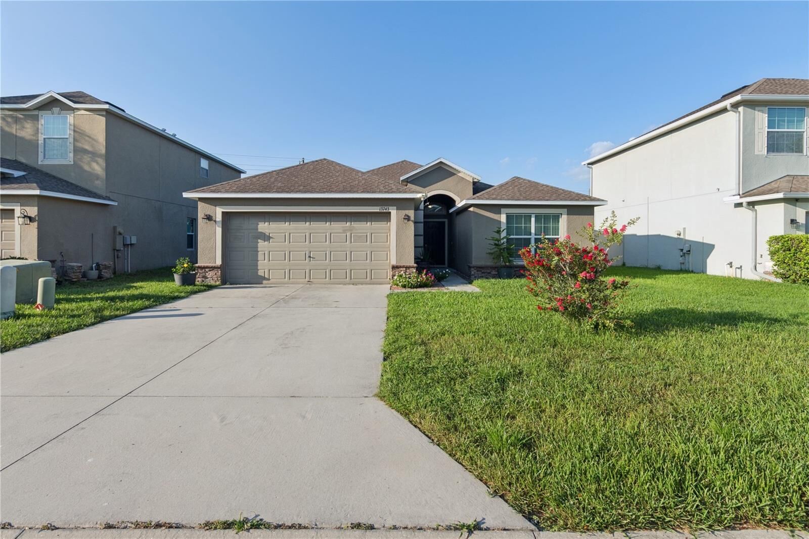 Property Photo:  13743 Newport Shores Drive  FL 34669 