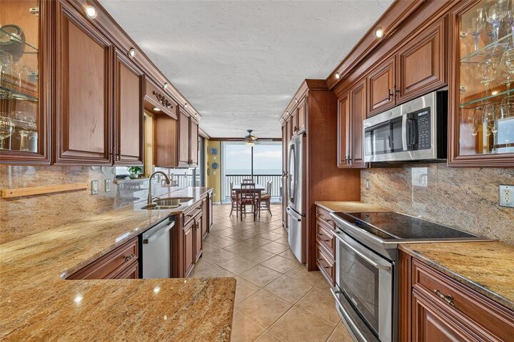 Property Photo:  1600 Gulf Boulevard 911  FL 33767 
