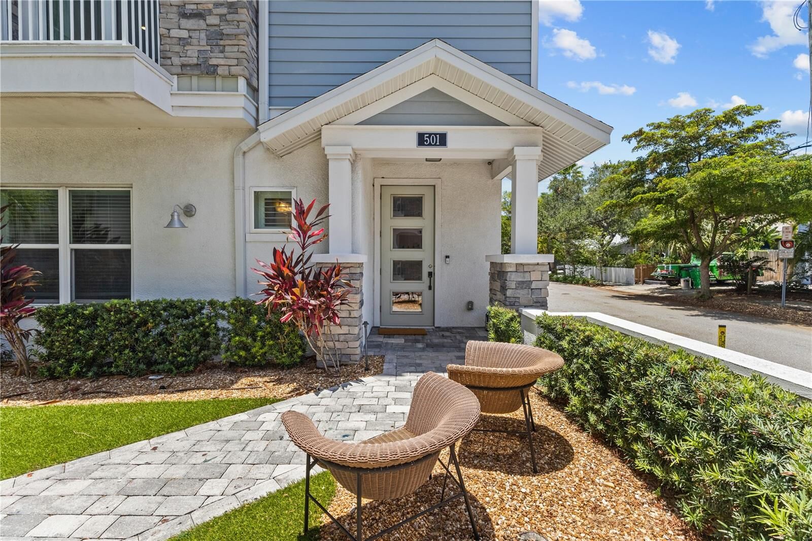 Property Photo:  501 Lafayette Court  FL 34236 