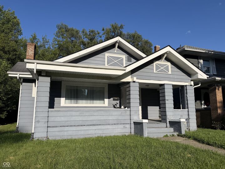Property Photo:  1124 Victory Court  IN 46016 