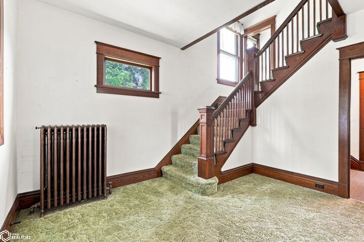 Property Photo:  942 S Starr Avenue  IA 52601 