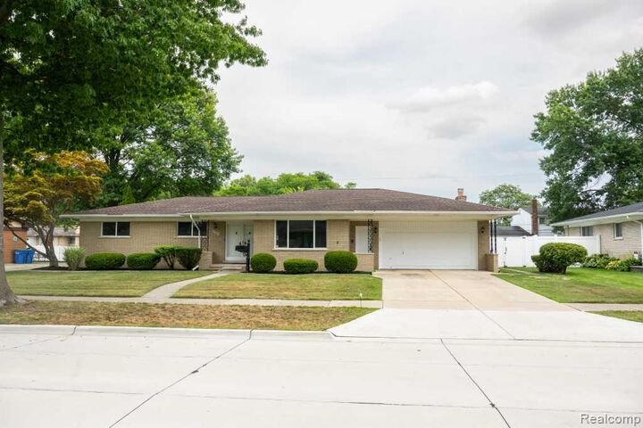 Property Photo: 32400 Northampton Drive MI 48093 6159