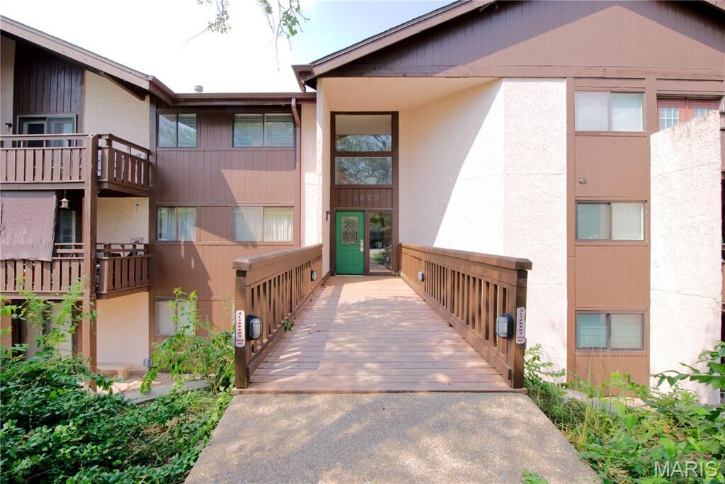 Property Photo: 1400 Heritage Landing 304 MO 63303