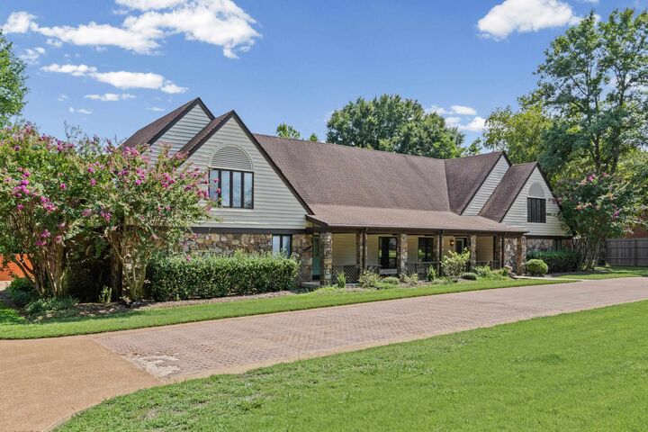 Property Photo:  9221 Hillman Way Dr  TN 38133 