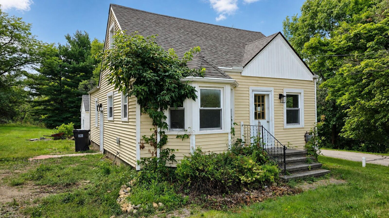 Property Photo:  516 Ann Arbor Street  MI 48158 