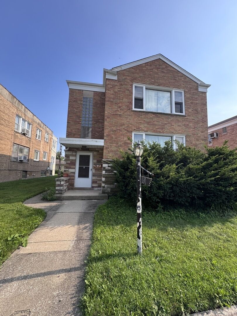 Property Photo:  