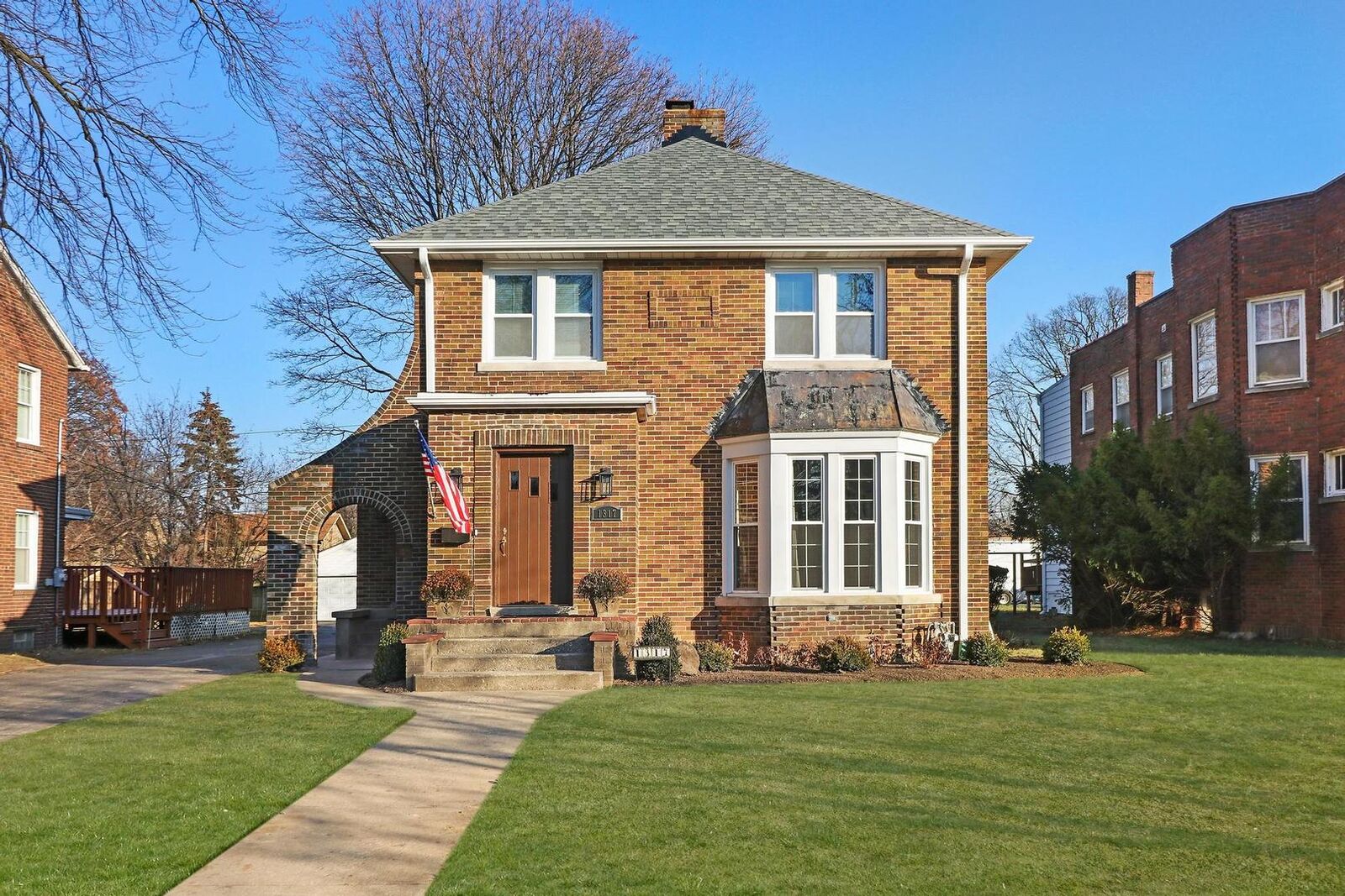 Property Photo:  1317 N Jackson Street  IL 60085 