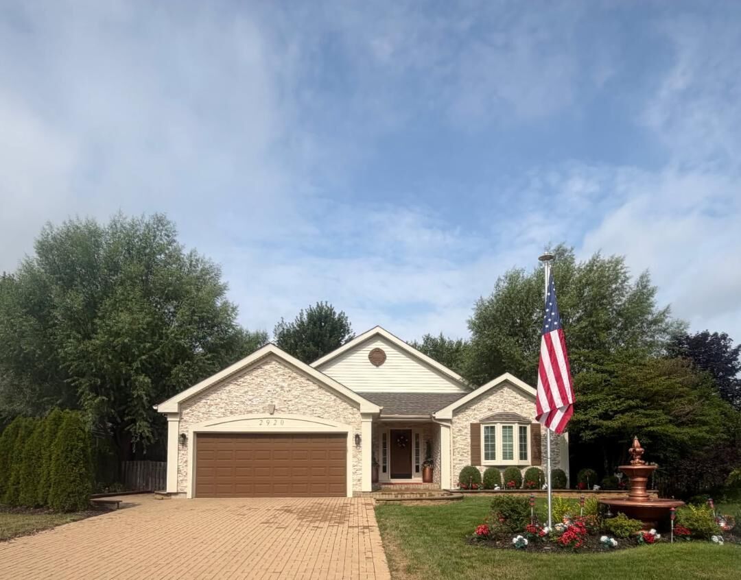 Property Photo: 2920 Farmington Drive IL 60046