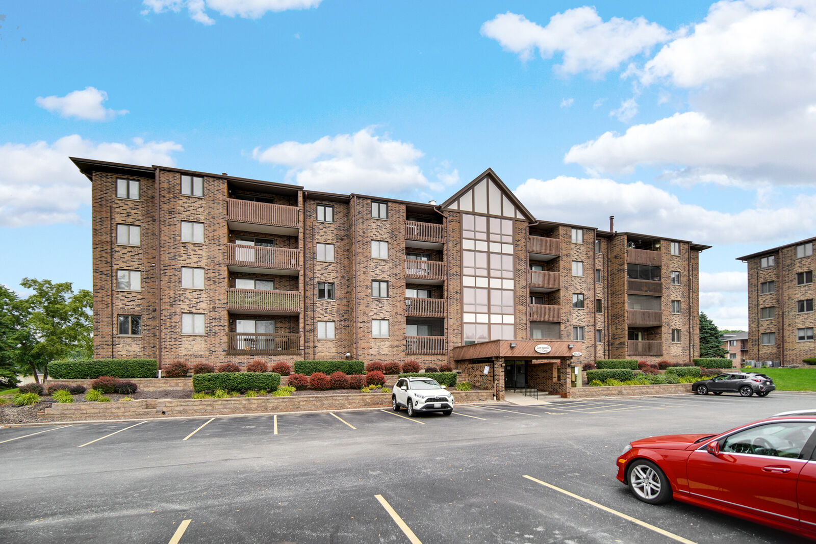 Property Photo: 10420 Circle Drive 42B IL 60453