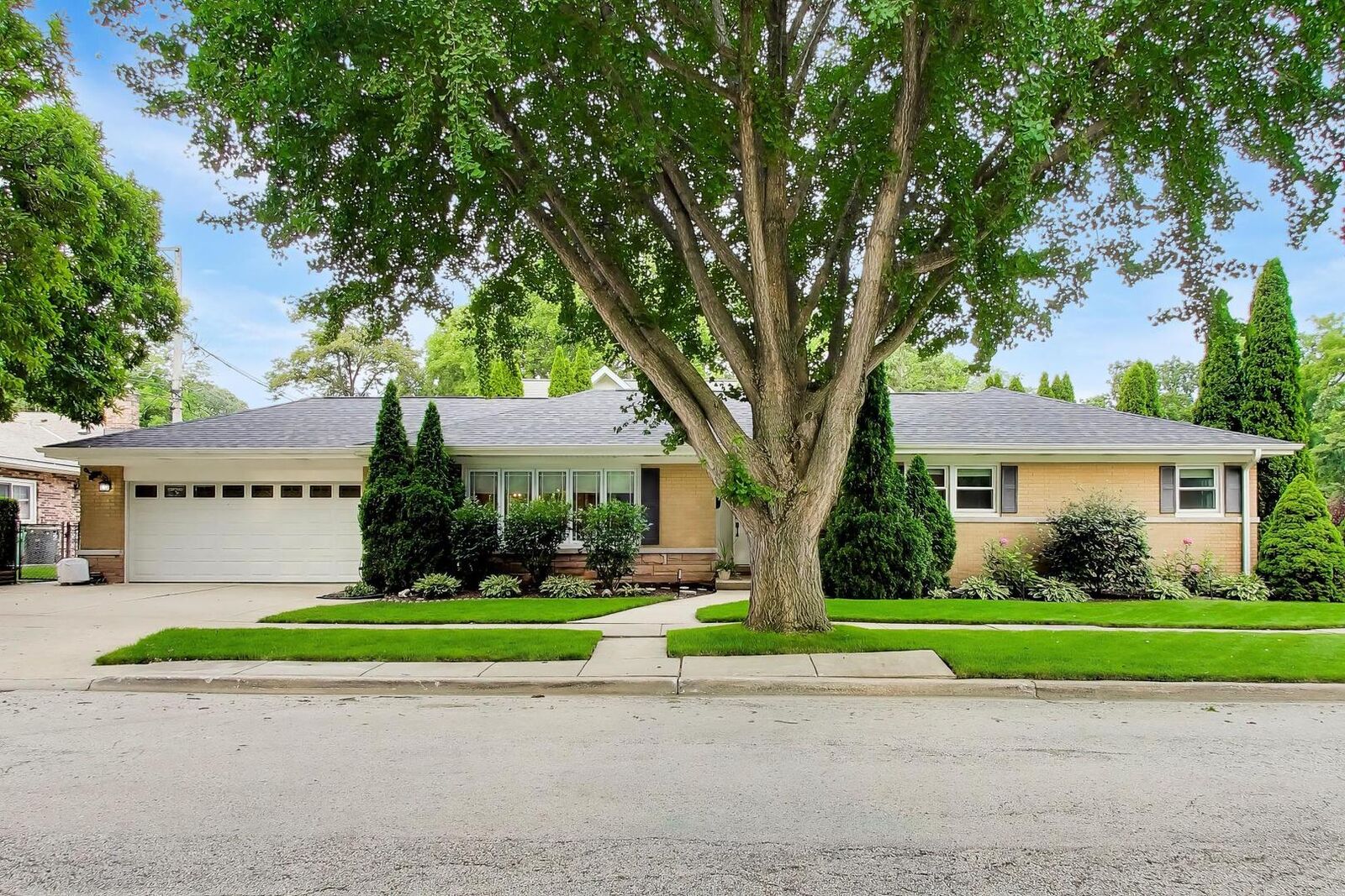 Property Photo: 544 Park Plaine Avenue IL 60068
