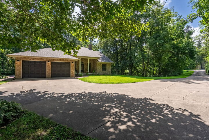 Property Photo:  2247 Bentwood Drive  IA 52761 