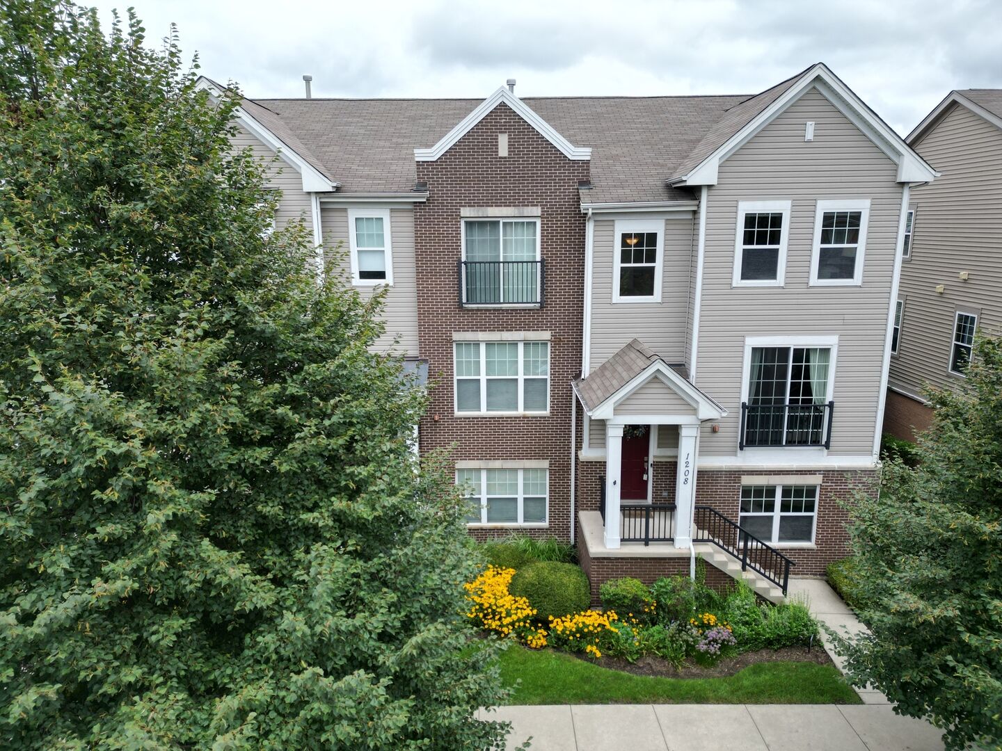 Property Photo:  1208 Harding Avenue  IL 60016 