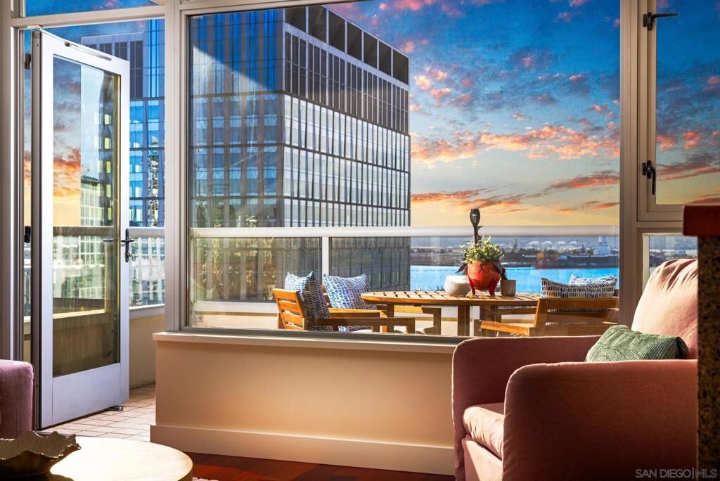 Property Photo:  700 W E St 1502  CA 92101 