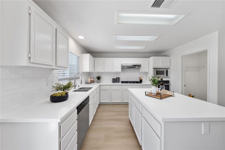 Property Photo:  46371 Sharon Street  CA 92592 