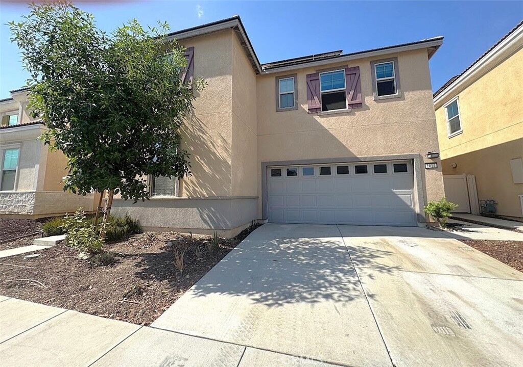 Property Photo: 1014 W Buttercup CA 92376