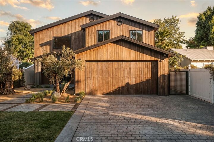 Property Photo:  5114 Cedros Avenue  CA 91403 