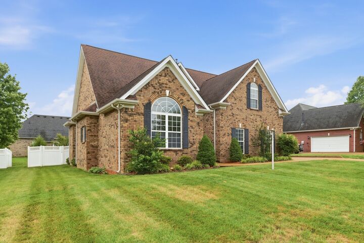 Property Photo:  828 Chaqueta Ct  TN 37167 