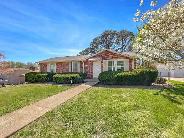 Property Photo:  692 Atlanta Dr  TN 37076 