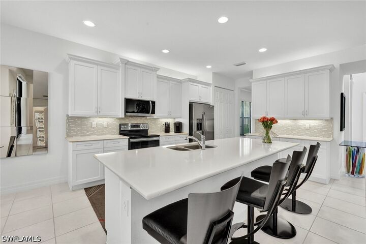 Property Photo: 13750 Callisto Avenue FL 34109