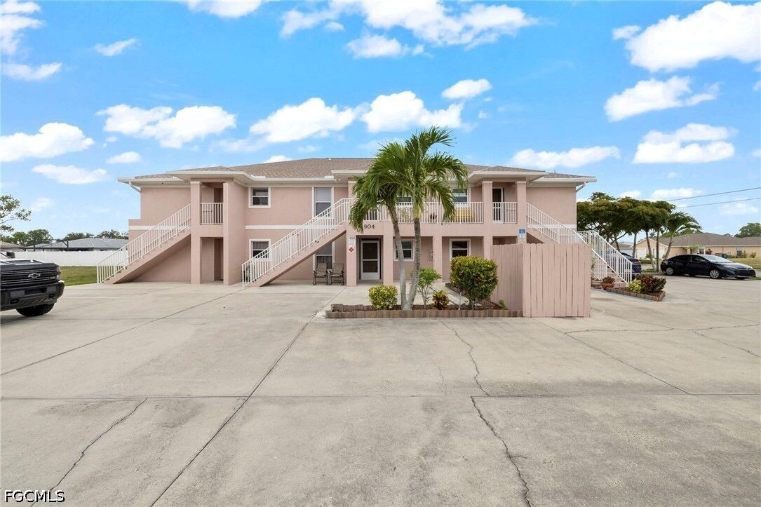 Property Photo:  904 SE 13th Street 201  FL 33990 