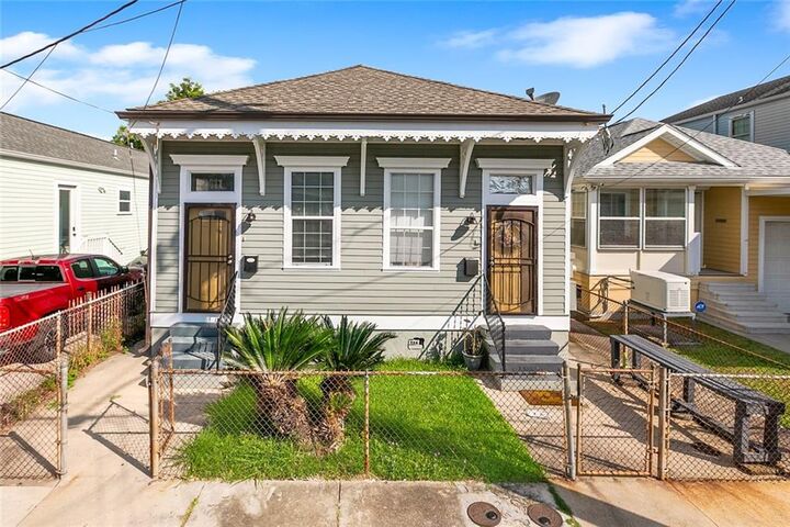 Property Photo:  2411 S Saratoga Street  LA 70113 