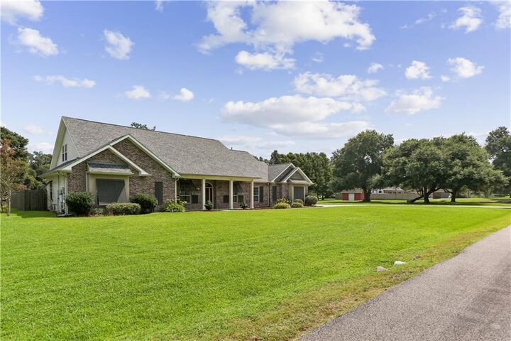 Property Photo: 212 Cedar Grove Lane LA 70037