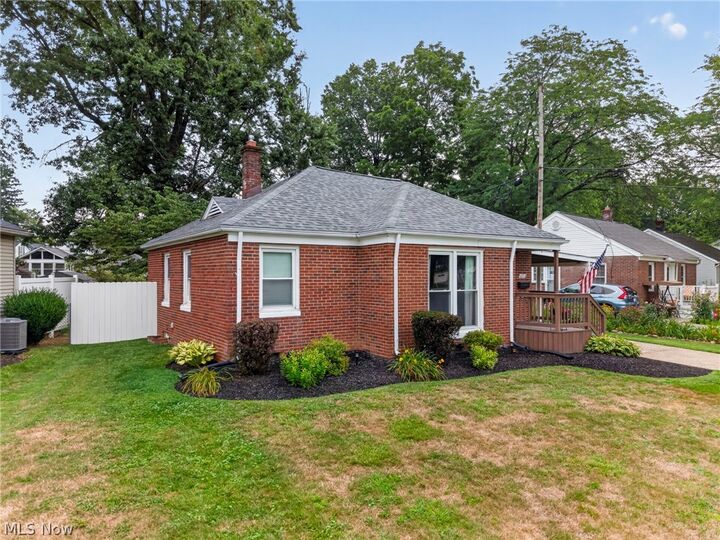 Property Photo:  3072 Rowford Avenue SW  OH 44646 
