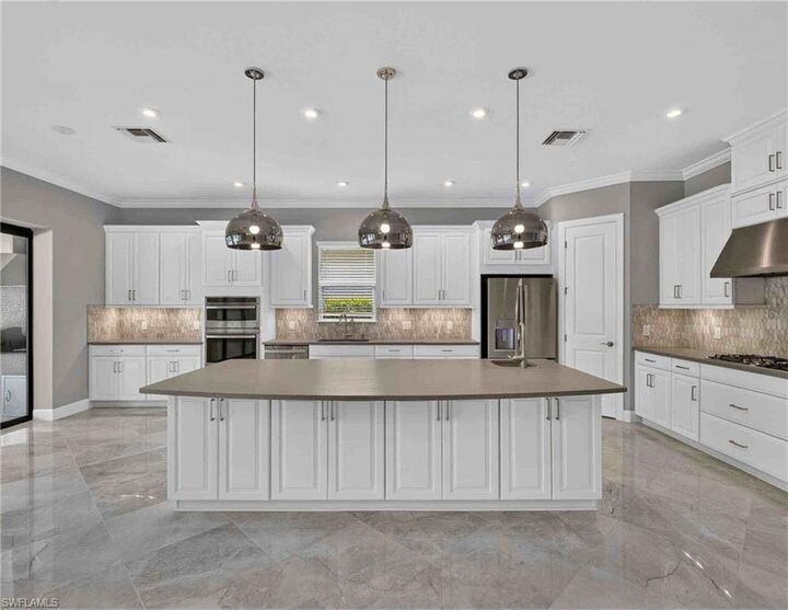 Property Photo:  15286 Arpino Ct  FL 34114 
