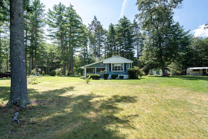 Property Photo: 8 Norris Court NH 03042