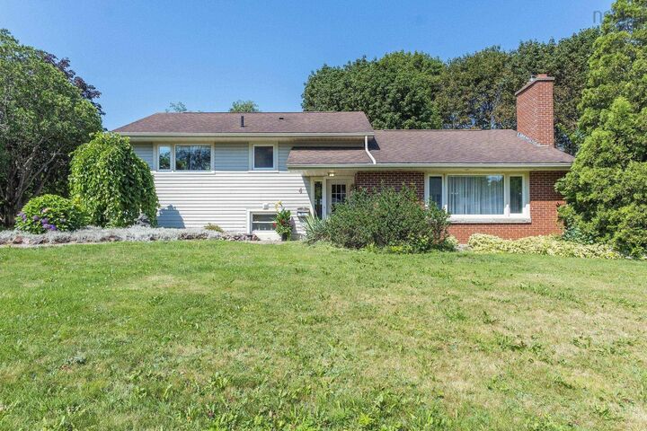 Property Photo: 4 Hillcrest Avenue N NS B4N 1W9