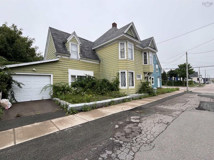 Property Photo:  76 Pleasant Street  NS B2A 2M2 