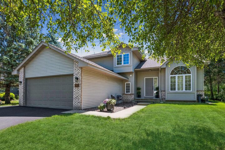Property Photo: 3951 Country Oaks Drive MN 55331