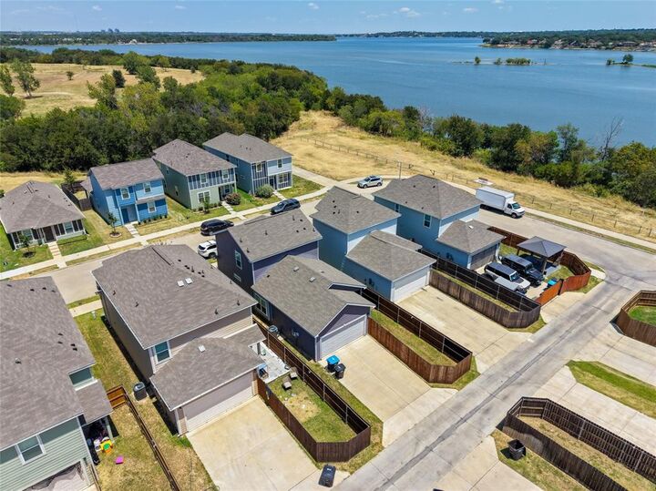 Property Photo: 5724 Topwater Trail TX 76119