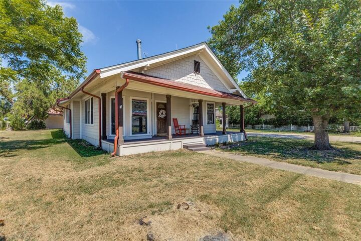 Property Photo: 401 S 4th Street TX 75114