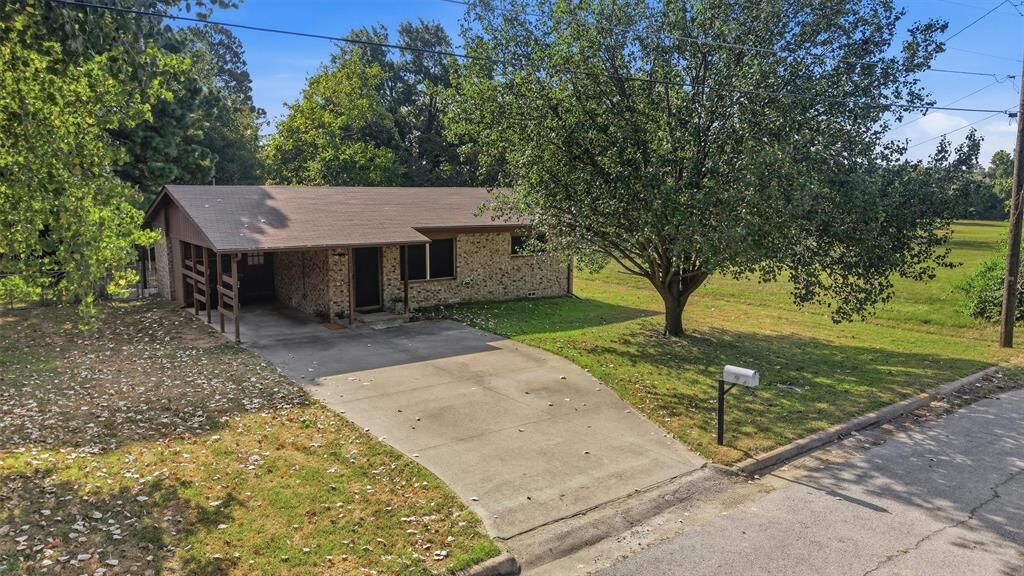 Property Photo: 2050 Avon Drive TX 75020