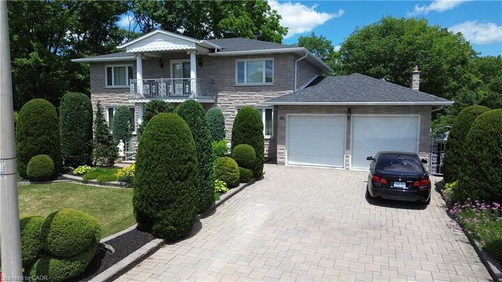 Property Photo: 35 Glen Park Court ON L8K 6N6