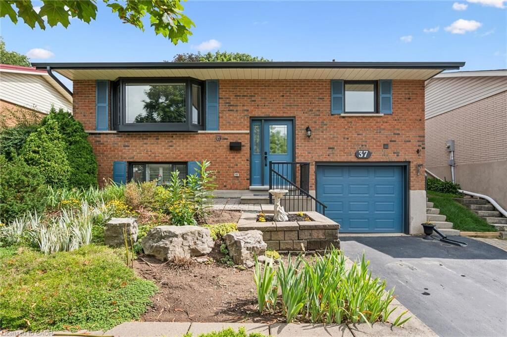 Property Photo:  37 Dunsmere Drive  ON N2E 1V5 
