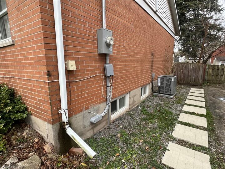Property Photo:  62 Sunnyhill Road Lower  ON N3C 1J4 