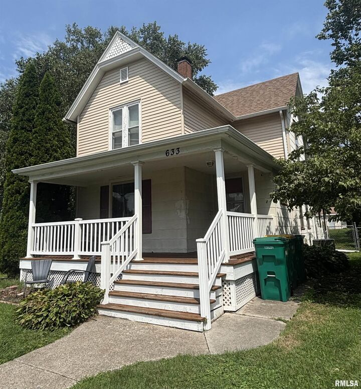 Property Photo: 633 E Grove Street IL 61401